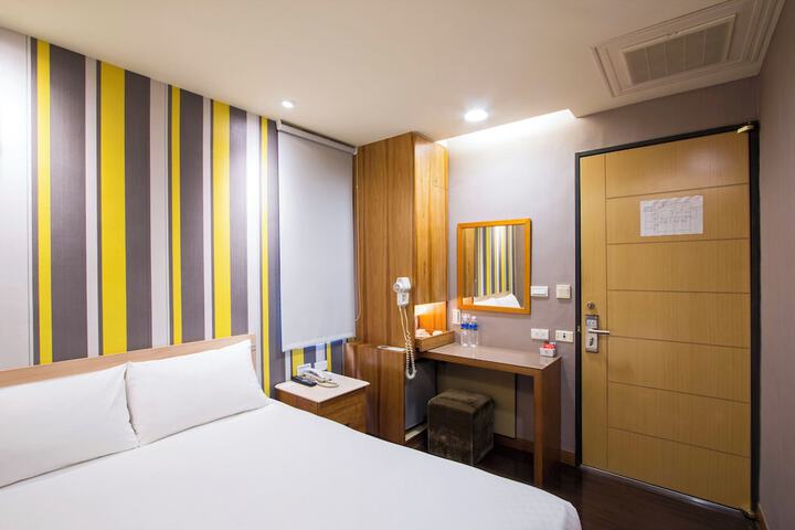 Room 12 of 18