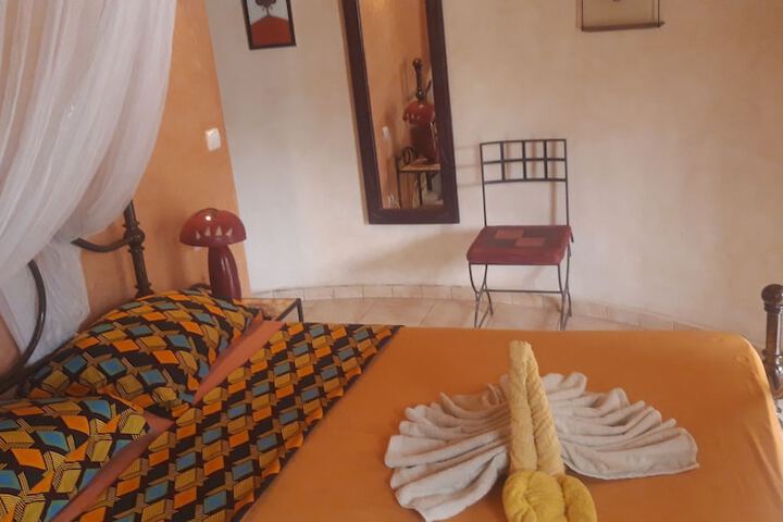 Room 4 of 82
