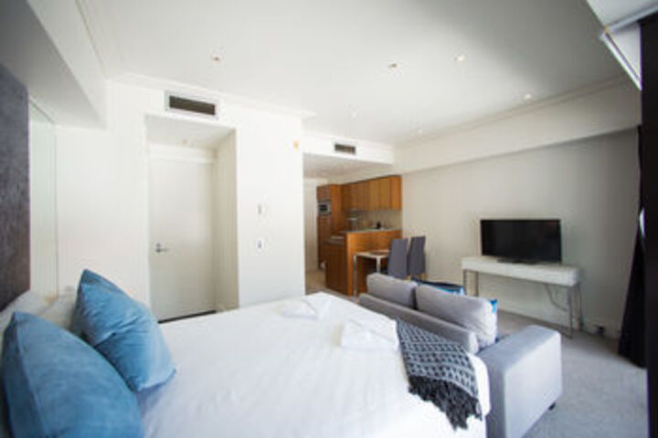 Room 5 of 12