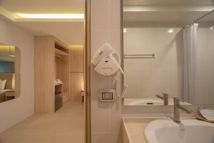 Room 33 of 63