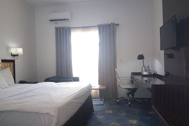 Room 8 of 39