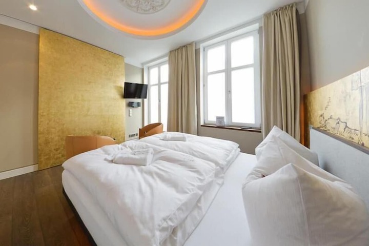 Room 7 of 38