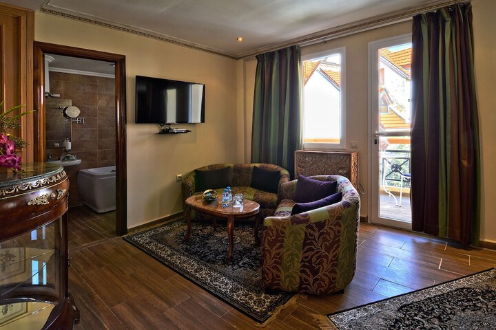 Room 2 of 14