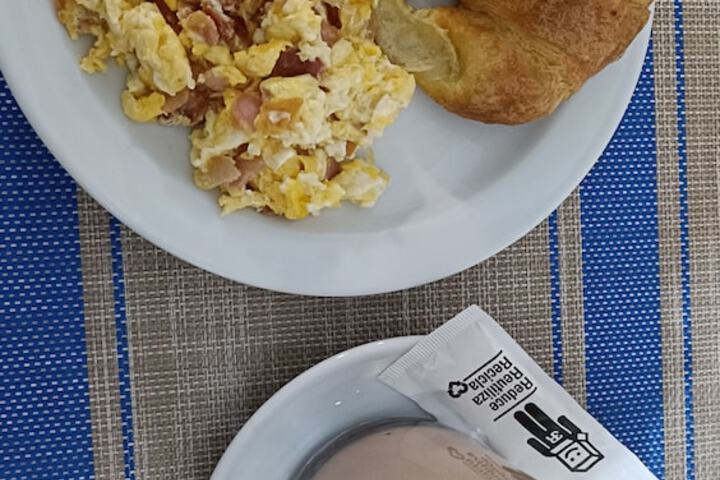 Breakfast/Coffee Service 25 of 38