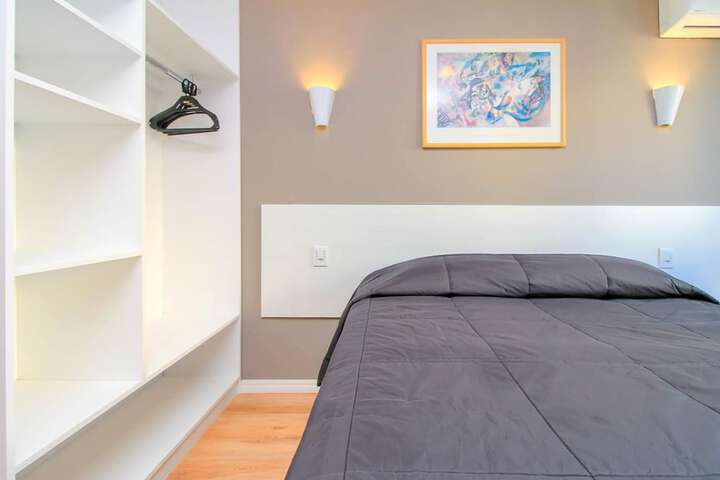 Room 10 of 86