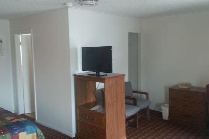 Room 2 of 22