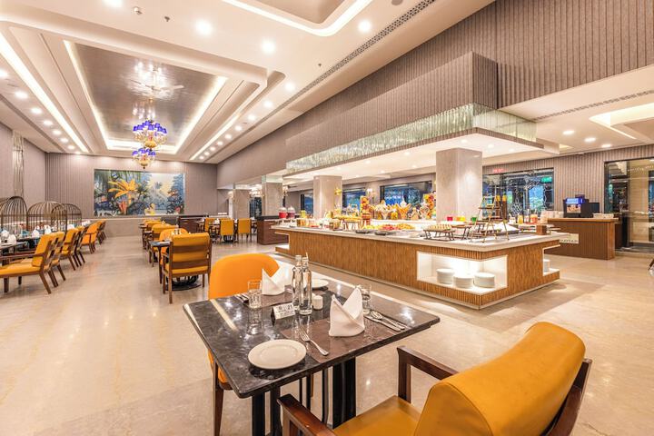 Dining 80 of 124