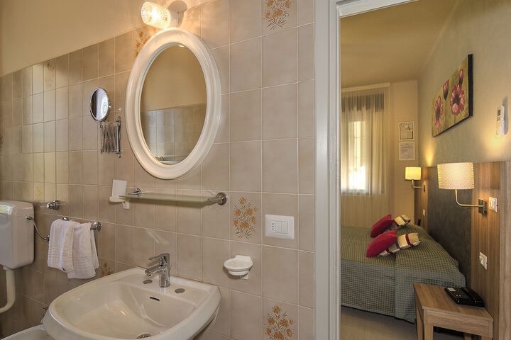 Room 35 of 68