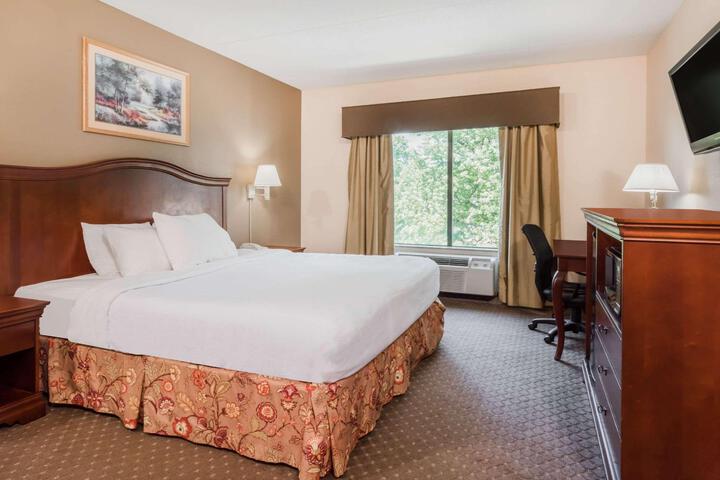 2 Queen Beds (15 of 26)