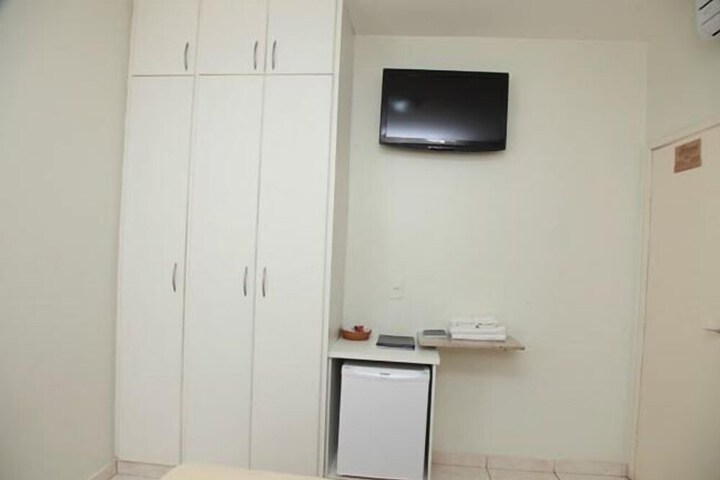 Room 9 of 18
