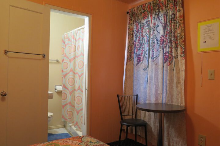 Room 11 of 38