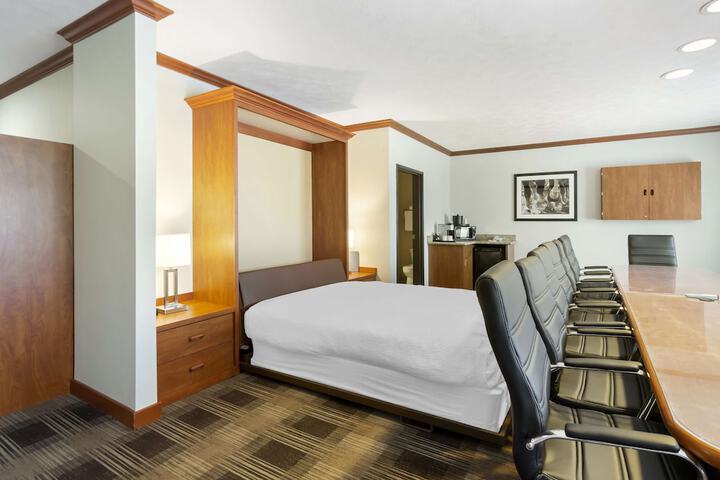 Room 9 of 64