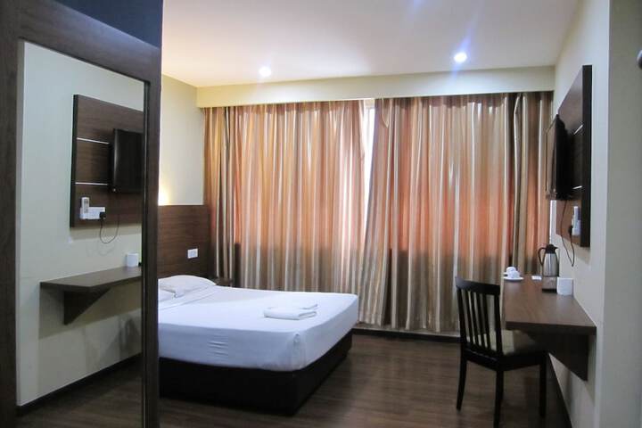 Room 10 of 33
