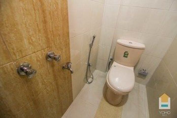 Room 8 of 32