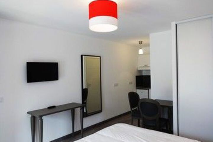 Room 15 of 34