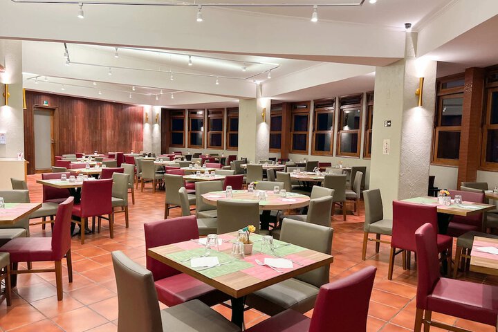 Dining 33 of 40