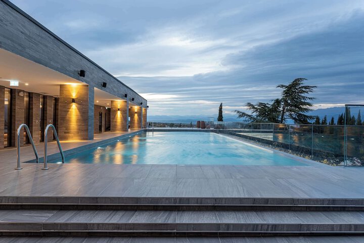 Pool 108 of 280