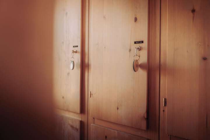 Room 4 of 28
