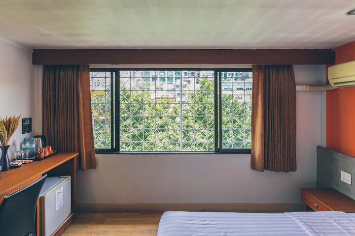 Room 18 of 28