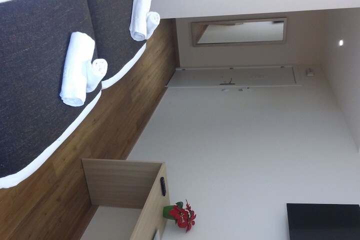 Room 7 of 42