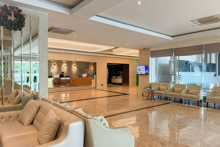 Entrance & Lobby