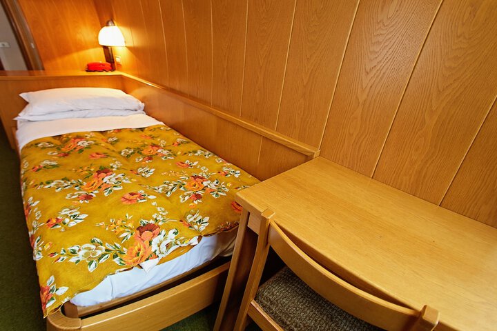 Room 3 of 63