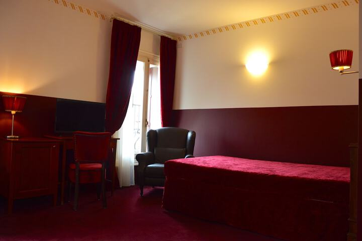 Room 8 of 50