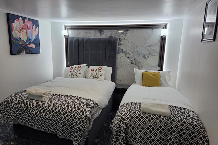 Room 4 of 28