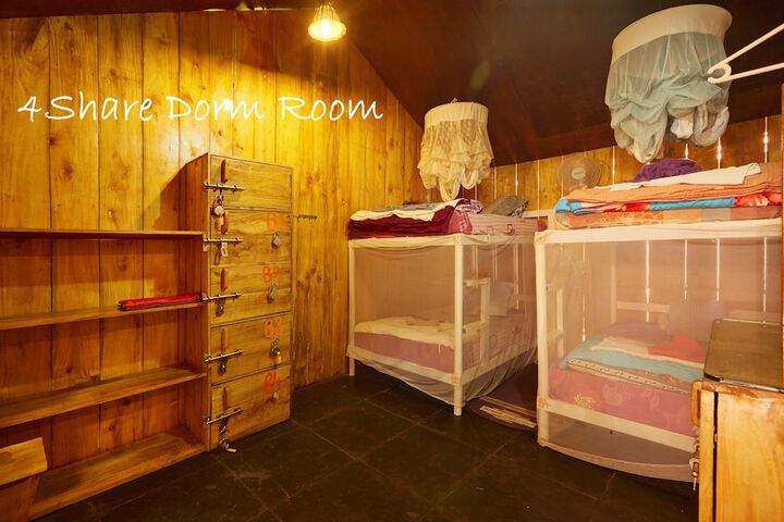 Room 13 of 23