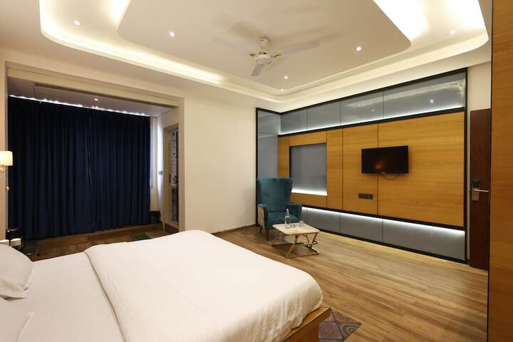 Room 32 of 54