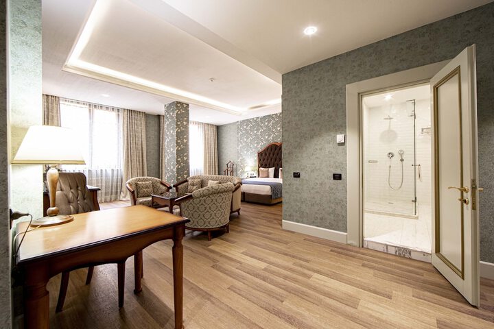 Room 7 of 18
