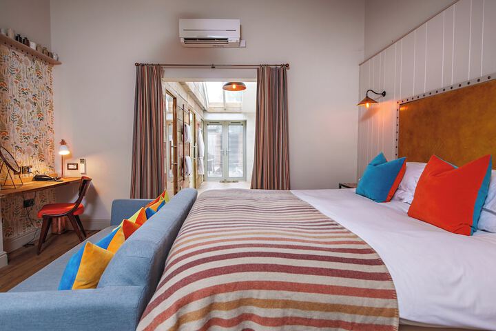 Room 8 of 28