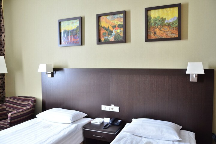 Room 12 of 69