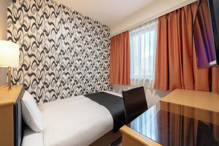 Room 21 of 43