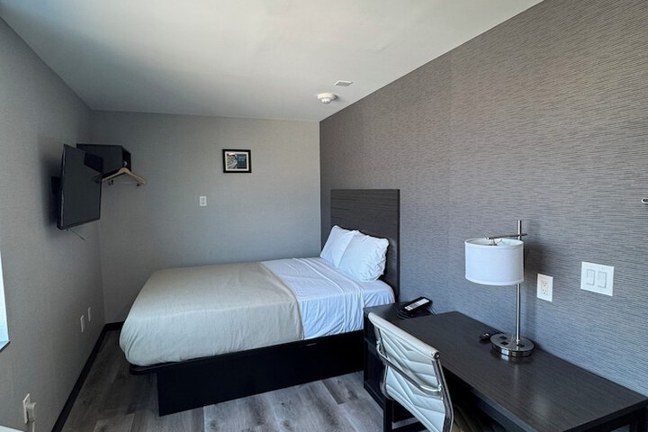 Room 8 of 14