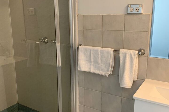 Room 27 of 65