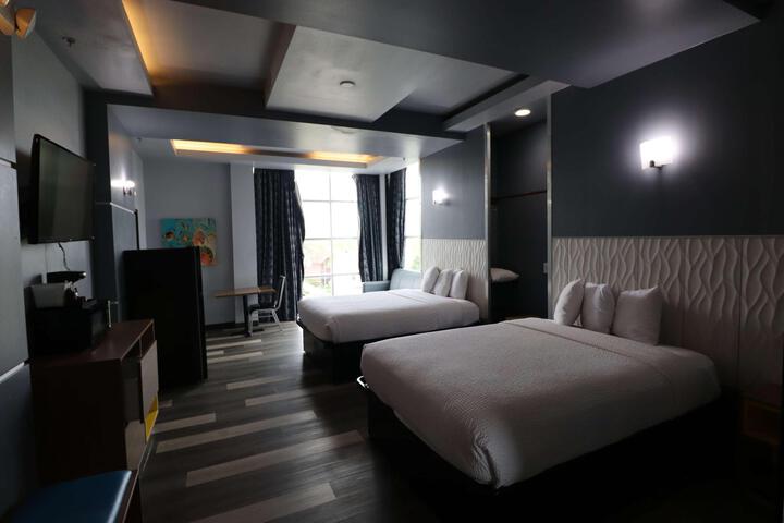1 Queen Bed (11 of 26)