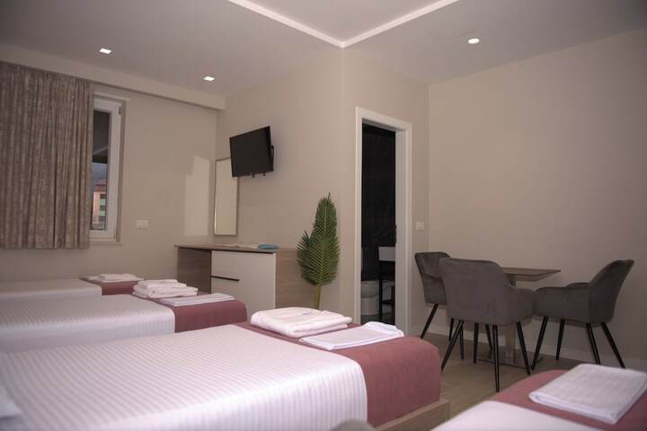 Room 8 of 48