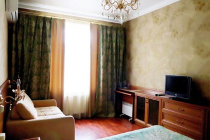 Room 11 of 18