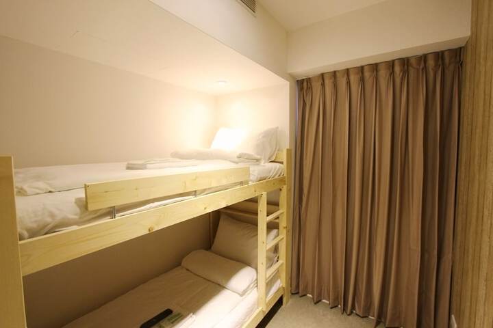 Room 22 of 80