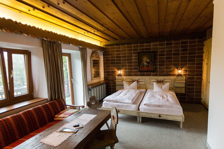 Room 9 of 34