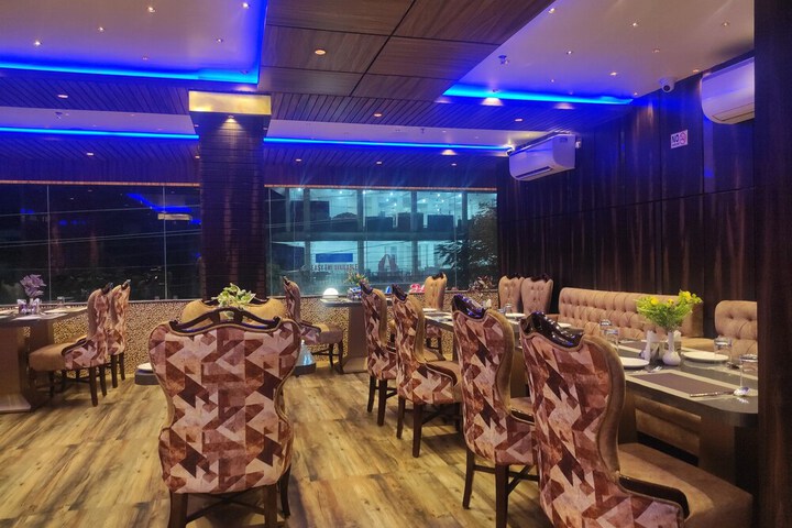 Dining 83 of 110
