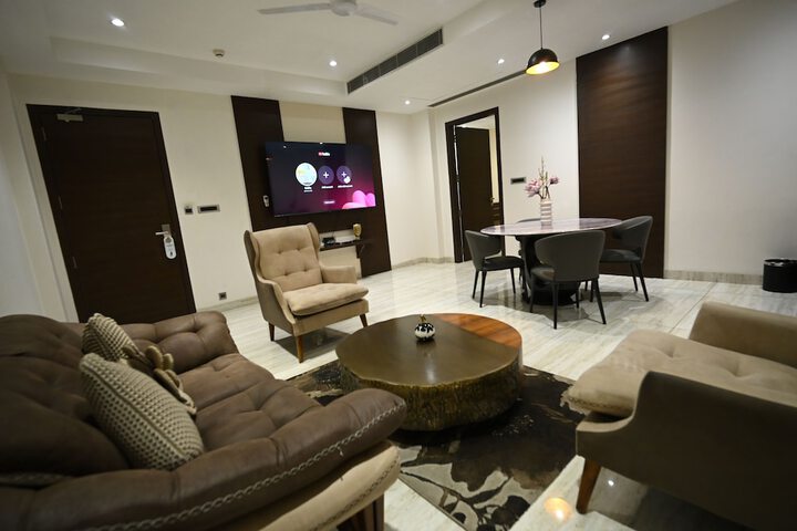 Room 13 of 20
