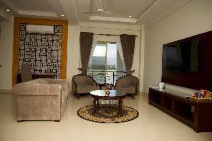 Lounge 3 of 20