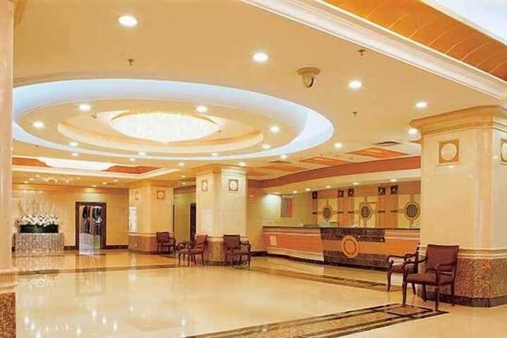 Entrance & Lobby