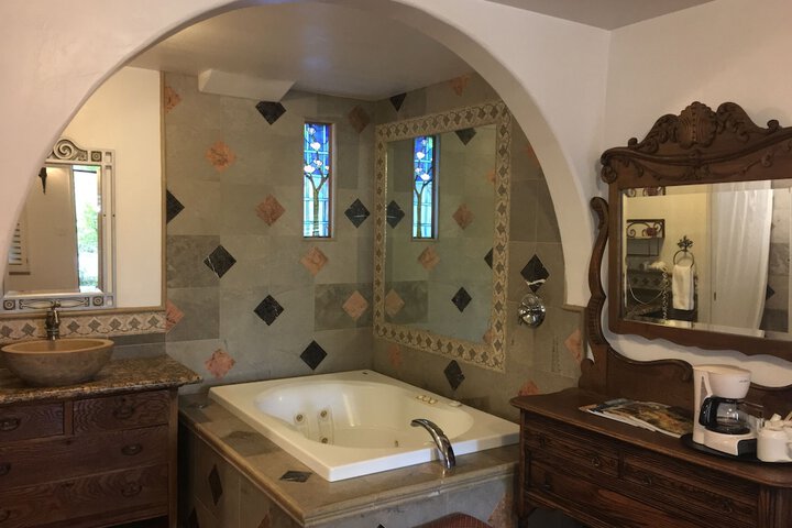 Jetted tub
