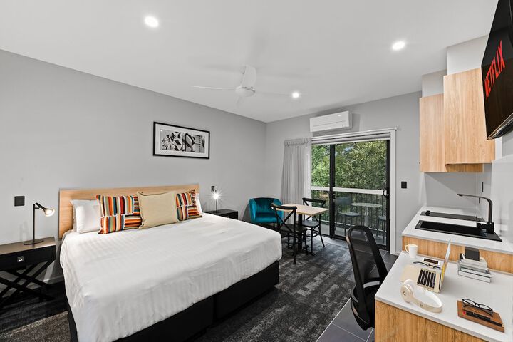 Room 12 of 27