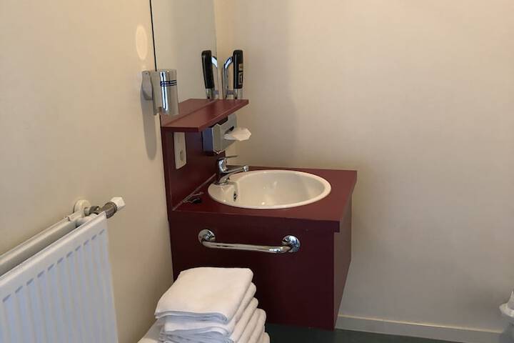 Room 34 of 44