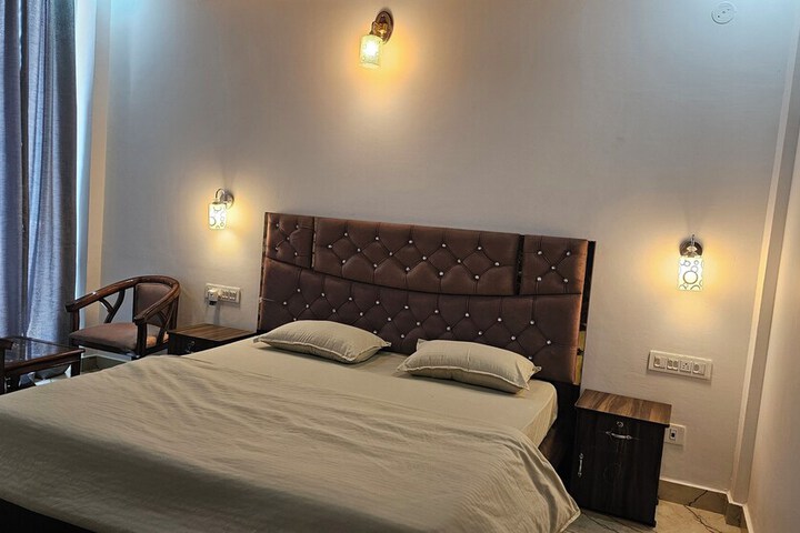 Room 15 of 40