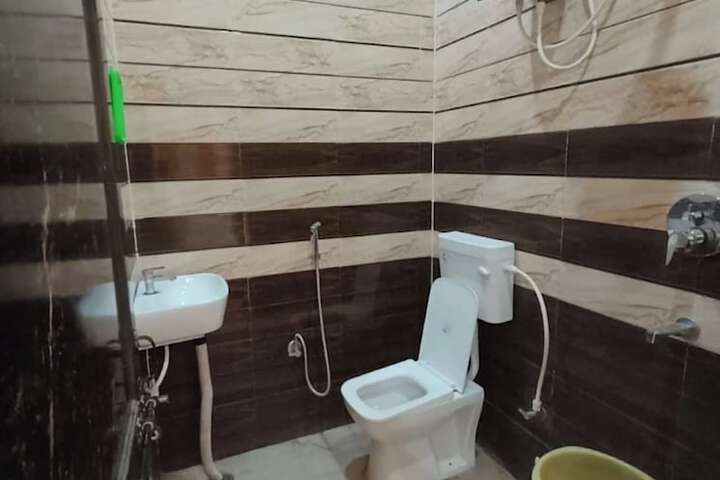 Room 5 of 6